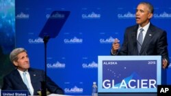 Predsednik SAD Barak Obama i državni sekretar Džon Keri u Enkoridžu na Aljasci, 31. avgust 2015.