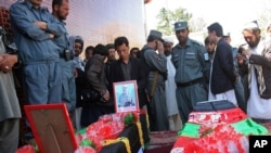 مقام‌های امنیتی می‌گویند که از مدتی به این‌سو، جهت جلوگیری از حملات خودی در صفوف نیروهای افغان، نظارت را افزایش داده اند.