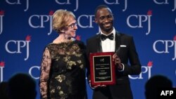 د خبریالانو د ساتنې کمېټه هرکال زړورو خبریالانو ته دا ډول جایزې ورکوي