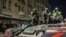 FILE - Anggota pasukan militer swasta Wagner Group duduk di atas tank di jalan di Rostov-on-Don, Rusia, 24 Juni 2023.