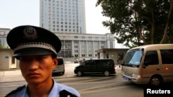 FILE - Police outside the Jinan Intermediate People's Court, Jinan, Shandong province.