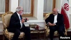 Iranski ministar inostranih poslova, Mohamed Džavad Zariv (desno) tokom sastanka sa evropskim komesarom za energetiku i klimu, Miguelom Ariasom Kaneteom, u Tehranu, Iran, 20. maja 2018.