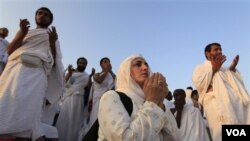 Para jamaah Haji di Tanah Suci (foto: dok.). Pemerintah Indonesia menjamin bahwa ONH tahun ini tak akan dinaikkan.