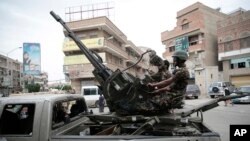 Des rebelles Houthis, i à Sanaa, au Yémen, le 18 juillet 2016.