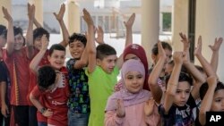 Watoto waliochukua hifadhi kwenye shule mjini Beirut, Lebanon. Oktoba 3, 2024.