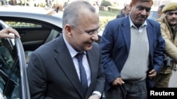 Dubes Pakistan di New Delhi, Salman Bashir (kiri) memenuhi panggilan Kementerian Luar Negeri India hari Rabu (9/1). 