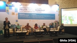 Para pembicara Launching Hasil Survei Nasional "Pelita yang Meredup: Potret Keberagaman Guru Indonesia" di Hotel Le Meridien, Jakarta, Selasa, 16 Oktober 2018. (Foto: VOA/Ghita)