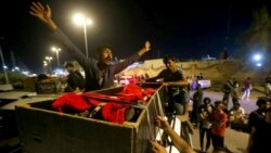 Iz bolnice za pacijente sa koronavirusom tokom noći su iznošena tela žrtava požara koji je izbio 12. jula 2021.