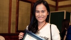 បទ​សម្ភាសន៍ VOA៖ ពិធីការិនី​​វិទ្យុ​ជួយ​វិបត្តិ​ផ្លូវ​ចិត្ត​យុវជន ទទួល​រង្វាន់​យុវជន​ឆ្នើម​ឆ្នាំ​២០១៦​ពី​អង្គការ UNFPA