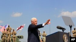 លោក​អនុប្រធានាធិបតី​អាមេរិក Mike Pence ថ្លែង​ទៅ​កាន់​នាយ​ទាហាន​ដែល​ចូលរួម​ក្នុង​សមយុទ្ធ​យោធា​រួម Noble Partner ឆ្នាំ២០១៧ នៅ​ខាង​ក្រៅ​ក្រុង Tbilisi ប្រទេស​ហ្ស៊កហ្ស៊ី កាលពី​ថ្ងៃទី១ ខែសីហា ឆ្នាំ២០១៧។