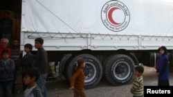 Un convoi d'ambulances prêt à évacuer les patients dans un état critique, le 28 novembre 2017.