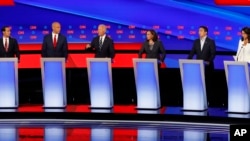 Učesnici druge večeri demokratske debate u Detroitu u Mičigenu, 31. jula 2019.