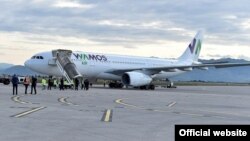 Avion koji je sa Barbadosa dovezao pomorce iz Crne Gore i regiona na aerodromu u Podgorici (Foto: gov.me)