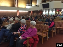 2016年2月1日爱奥华州118号选区共和党党团会议选举（美国之音平章拍摄）