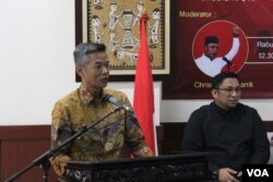 Komisioner KPU Wahyu Setiawan mengatakan segera mengusulkan pemisahan pemilu nasional dan lokal supaya tidak terlalu rumit. (Foto: Rio Tuasikal/VOA)