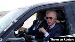 Prezident Jo Bayden Ford kompaniyasining elektromobilini sinab ko'rmoqda