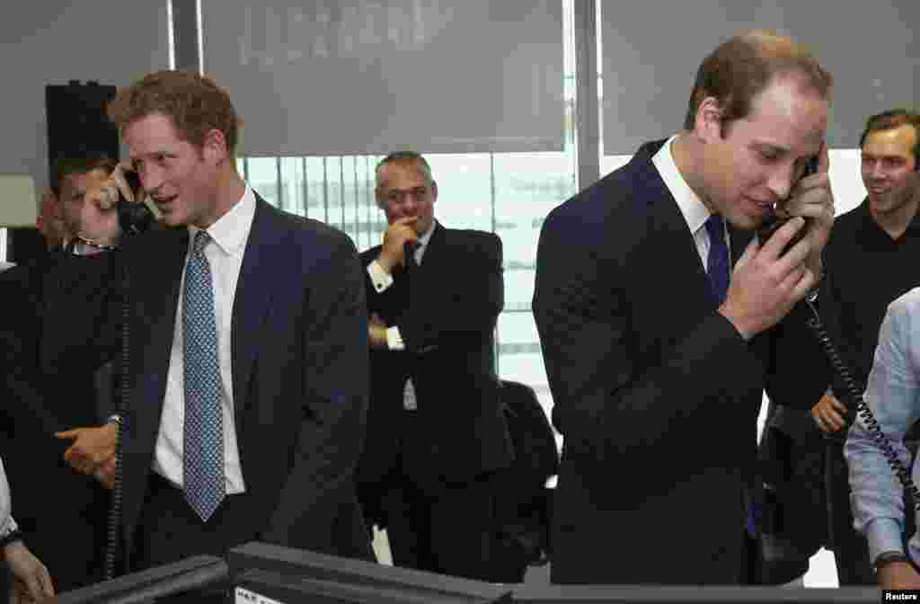 Britain&#39;s Prince Harry and Prince William take part in a trade on the floor of BGC Partners as part of a 9/11 commemoration, London, Sept. 11, 2013.&nbsp; 