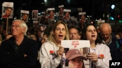 以色列人质亲人在特拉维夫举行示威，要求释放人质。（2024年1月20日）