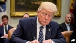 Donald Tramp u Beloj kući 2017, arhiva (AP Photo/Andrew Harnik)
