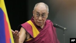Dalai Lama ((foto: dok). Seorang biksu Tibet di provinsi Gansu, China mengimbau Dalai Lama untuk pulang ke Tibet dalam surat yang ditinggalkan sebelum tewas membakar diri. 