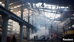 乌克兰首都基辅一座仓库遭俄罗斯导弹袭击。（2023年12月29日）