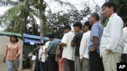 មន្ត្រី​រាជការ​ពឹង​លើ​ការងារ​ក្រៅម៉ោង​សម្រាប់​បំពេញ​ជីវភាព​ខ្វះខាត