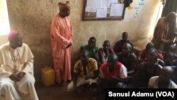 Shugaban darikar Katolik Bishop Mamza a cikin gidan kason Yola