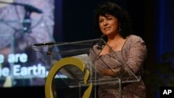 Berta Caceres saat menerima penghargaan Goldman Environmental di San Francisco, 20 April 2015. (Foto: dok).