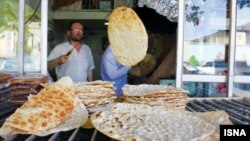 یک نانوایی در ایران