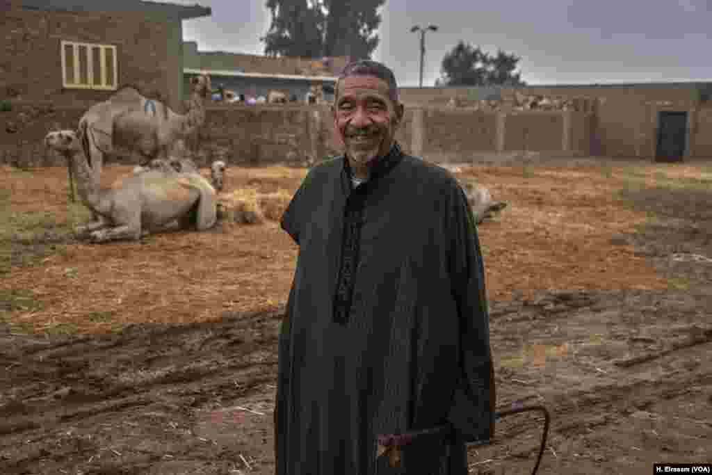 Mohamed Abdoul-Aal, an animal trader who usually deals in cows and bulls, has turned to the camel business. “Camel trading now is much better than trading in cows and bulls, since many of them are suffering from foot and mouth disease this year.”