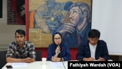 Jumpa pers Komisi Untuk Orang Hilang dan Korban Kekerasan (Kontras) soal hasil investigasi kasus penembakan mahasiswa di Kendari, Jakarta, Senin, 14 Oktober 2019. (Foto: Fathiyah Wardah/VOA)