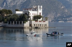 2019年3月24日，警察船在法国南部度假小镇滨海博利厄附近巡逻，警察船和警察潜水员保护该地区，习近平将在此过夜。