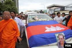 A procession of Kem Lei’s body on Preah Monivong Blvd in Phnom Penh in July 10th, 2016.