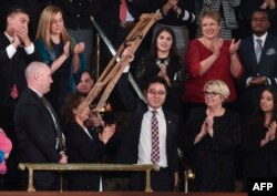 도널드 트럼프 미국 대통령 당시 국정연설에 탈북자 출신 지성호 의원. (자료사진)