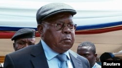 Le leader de l’opposition congolaise Etienne Tshisekedi et son épouse Marthe lors du deuil d’un de ses partisans après les manifestations du 19 et 20 septembre à Limete, Kinshasa, RDC, 1er novembre 2016. 