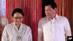 FILE - Philippine President Rodrigo Duterte talks with Indonesia's Foreign Minister Retno Marsudi during her courtesy call by foreign ministers of the 50th ASEAN Foreign Ministers' Meeting in Manila, Philippines Tuesday, Aug.8, 2017.