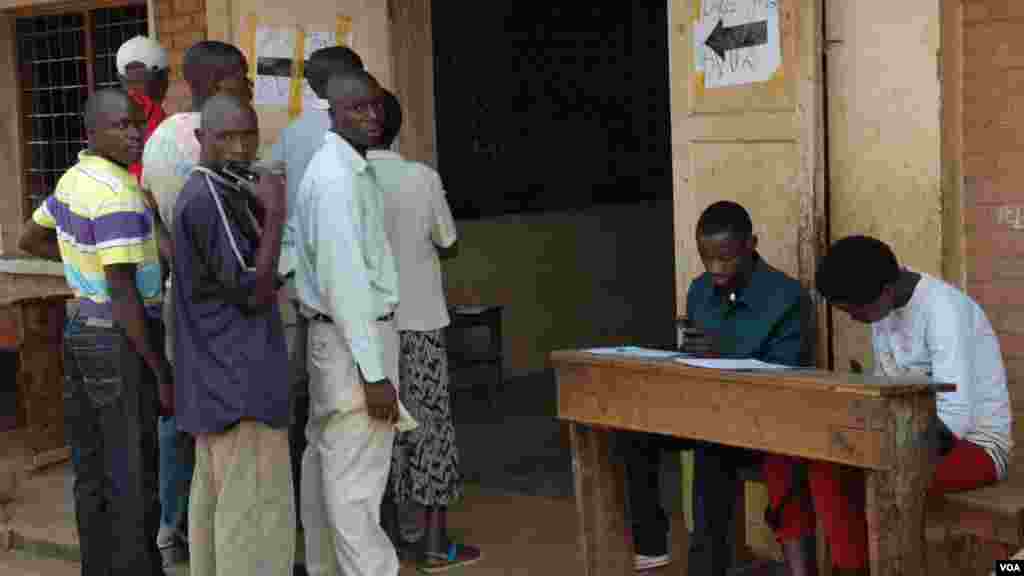 Ana gudanar da zabubbukan majalisu da kananan hukumomi a Burundi.