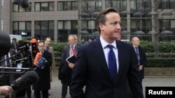 Perdana Menteri Inggris, David Cameron tiba di kantor pusat Uni Eropa di Brussels untuk menghadiri KTT Uni Eropa terkait anggaran (23/11).