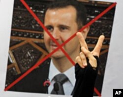 A Syrian demonstrator in Turkey makes the victory sign as she against the government of Syria's President Bashar al-Assad after Friday prayers in Istanbul, August 12, 2011