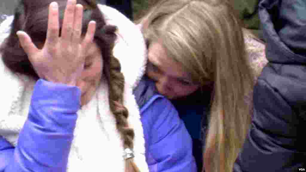 Hundreds of people gather at the Place de la Bourse in downtown Brussels to mourn following the terrorist attacks that left dozens of people dead, March 23, 2016. (L. Bryant/VOA)