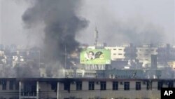 Serangan bom mobil dan ledakan lainnya mengguncang Kabul hari Senin pagi di dekat gedung parlemen Afghanistan (21/1). 