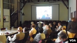 纪念碑人权组织组办的阿尔巴尼亚问题讨论会。（美国之音白桦拍摄）