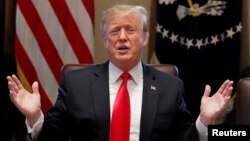 លោក​ប្រធានា​ធិបតី​សហរដ្ឋ​អាមេរិក ​ដូណាល់ ​ត្រាំ ​បាន​ច្រាន​ចោល​ប្រទេស​ស៊ីរី​ថា ​គ្មាន​អ្វី​ទាំងអស់​។ 