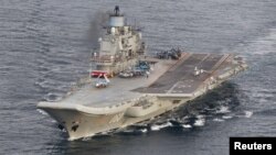 Kapal induk Rusia, Admiral Kuznetsov, salah satu kapal perang Rusia yang akan bergabung dalam operasi militer di Suriah (foto: ilustrasi).