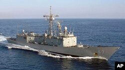 In this image provided by the U.S. Navy, the guided missile frigate USS Nicholas steams through the Atlantic Ocean, 7 May 2006 (file photo)