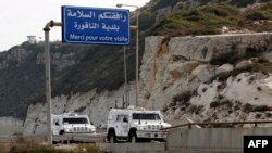 Kendaraan militer Pasukan Perserikatan Bangsa-Bangsa di Lebanon (UNIFIL) memasuki Naqura, kota perbatasan selatan Lebanon, lokasi penyelenggaraan putaran kedua pembicaraan Lebanon dan Israel, 28 Oktober 2020.