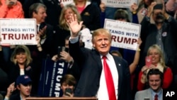 Bakal calon presiden AS dari Parity Republik, Donald Trump saat kampanye di Biloxi, Mississipi, 2 Januari 2016.