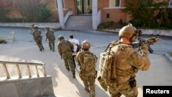 រូបឯកសារ៖ កង​កម្លាំង​ពិសេស​របស់​សហរដ្ឋ​អាមេរិក និង​កូរ៉េ​ខាង​ត្បូង​ចូលរួម​សមយុទ្ធ​រួម​គ្នា នៅ​មូលដ្ឋាន​ទ័ព​អាកាស Gunsan របស់​សហរដ្ឋ​អាមេរិក នៅ​ទីក្រុង Gunsan ប្រទេស​កូរ៉េ​ខាង​ត្បូង កាល​ពី​ខែ​វិច្ឆិកា ២០១៩។