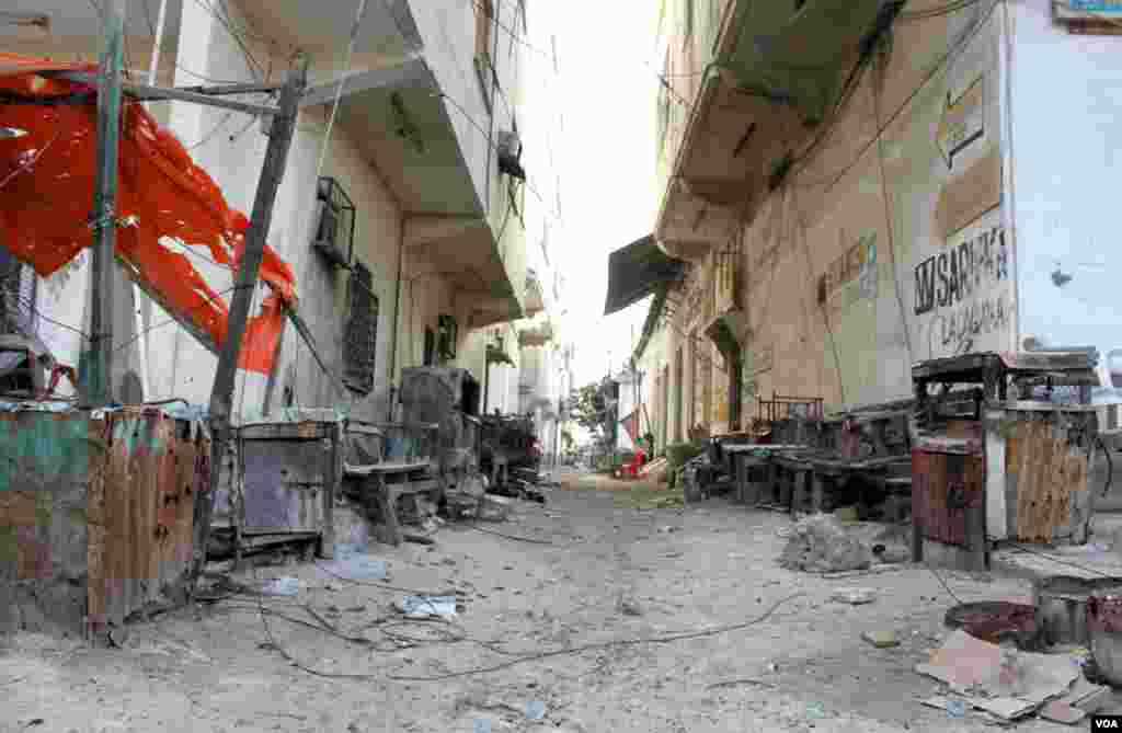 Bakara Market, August, 2011. (Pete Heinlein/VOA)