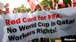 Jedan od ranijih protesta ispred sedišta FIFA-e u Cirihu 